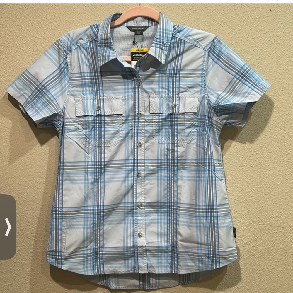Nwt Eddie Bauer moisture wicking, upf 50, button up short sleeve shirt. Size xs